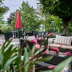 Отель Seebrunn Am Wallersee Хенндорф-ам-Валлерзее