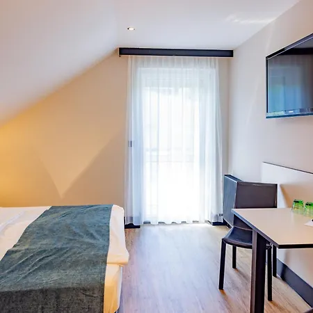 Seebrunn Am Wallersee - And - Self-check-in Hotel Henndorf am Wallersee