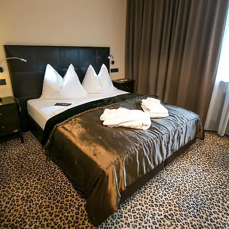 Hotel Seebrunn Am Wallersee - And - Self-check-in Henndorf am Wallersee